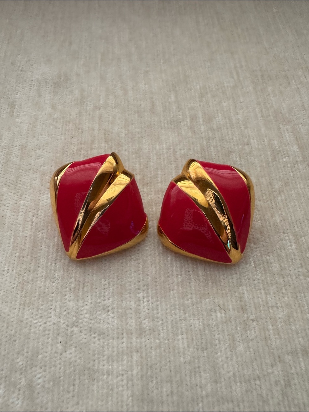 🛍️3/$55🛍️ Vintage Gold-Tone Pink Enamel Earrings